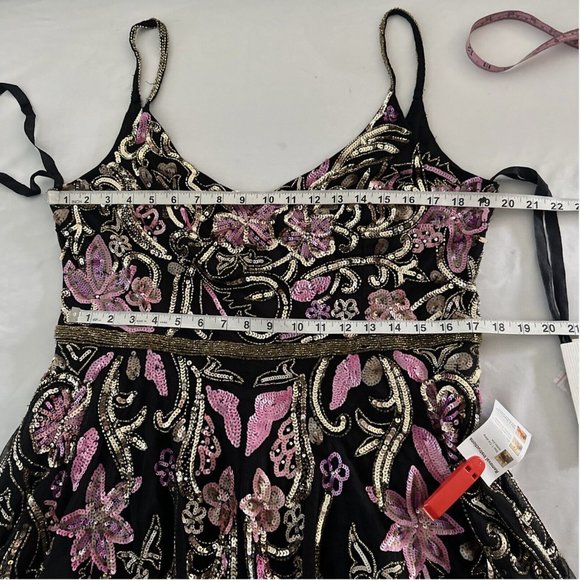 NWT $698 Mac Duggal [ 14‎ ] V-Neck Floral Embellished Gown in Black Pink - Picture 2 of 15